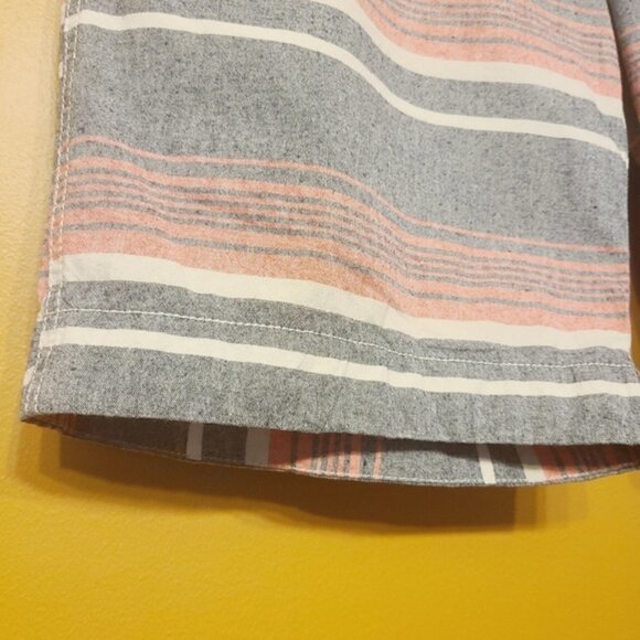 Aeropostale | Men's Plaid Bermuda Shorts (Size 32) - Picture 5 of 10